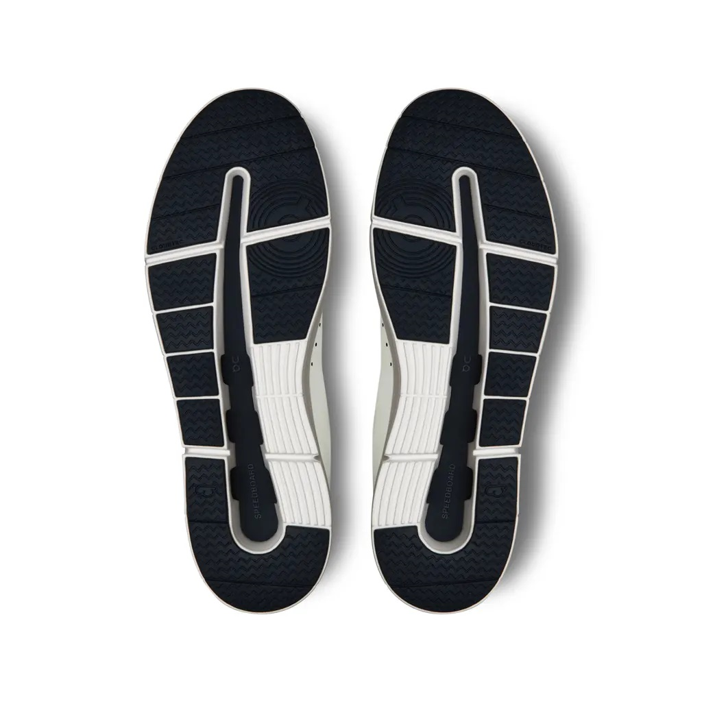 on-apavi-the-roger-advantage-black-white