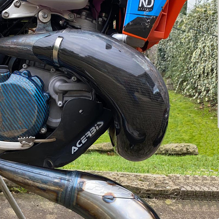 Osłona EC do kolektora 2T FMF Fatty/Gnarly HUSQVARNA 250/300 '19-'21 Extreme Carbon