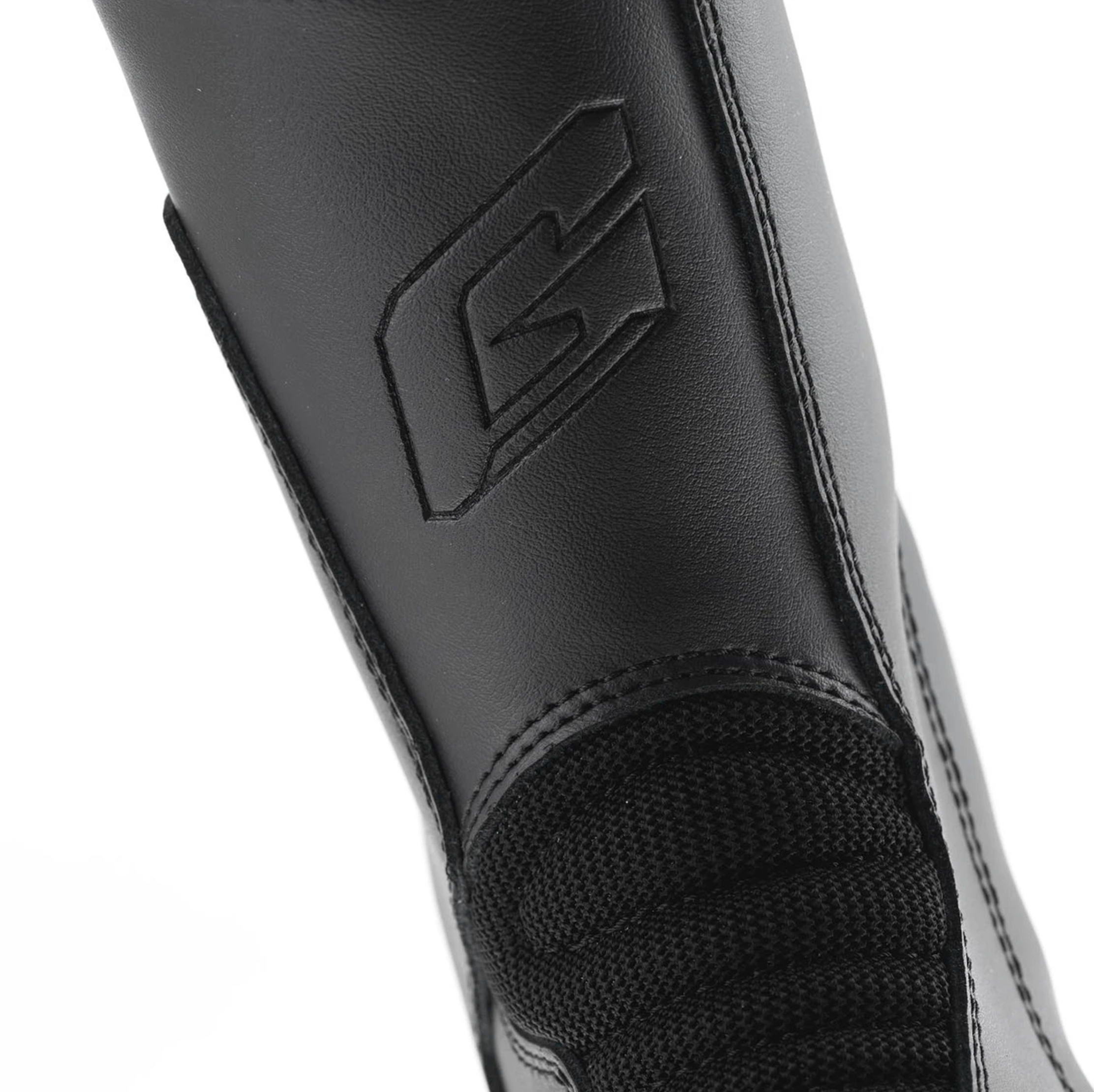 GAERNE Yuma Aquatech mustad saapad