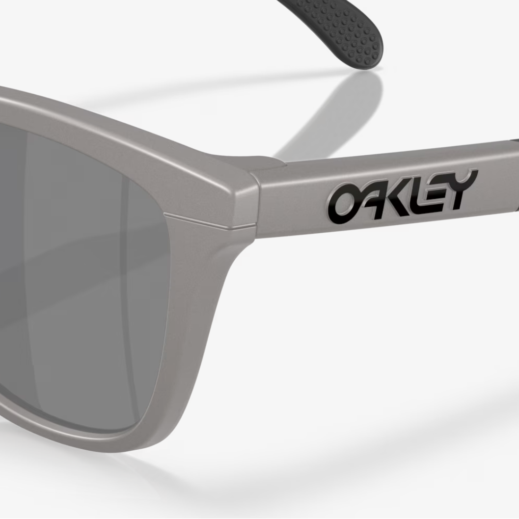 OAKLEY solbriller Frogskins Range titanium med prizm sort polar