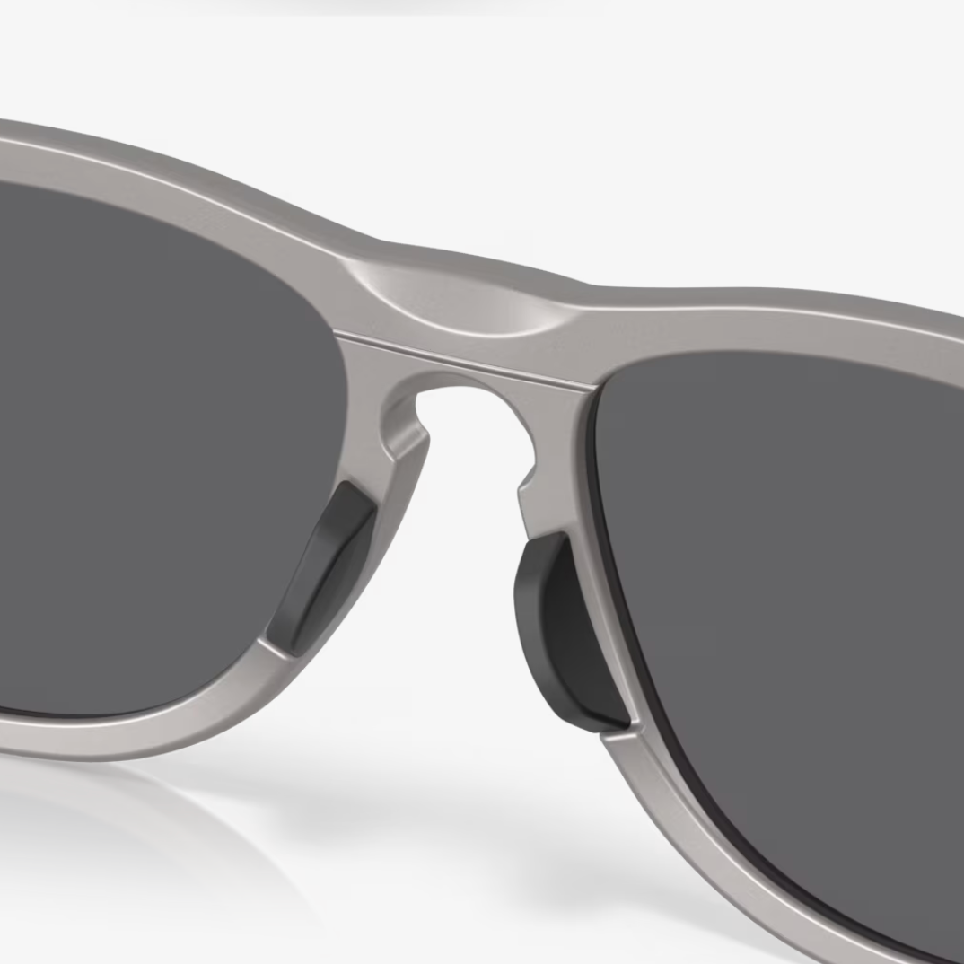 OAKLEY solbriller Frogskins Range titanium med prizm sort polar