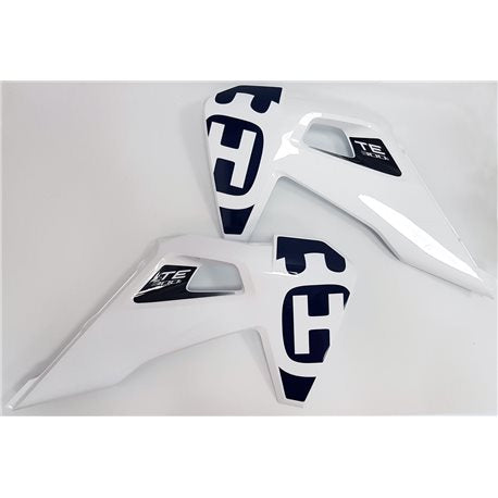 HUSQVARNA plastikinis priekinis žibintas šoninis LH/RH FC/FS 125-450 '21 su lipduku